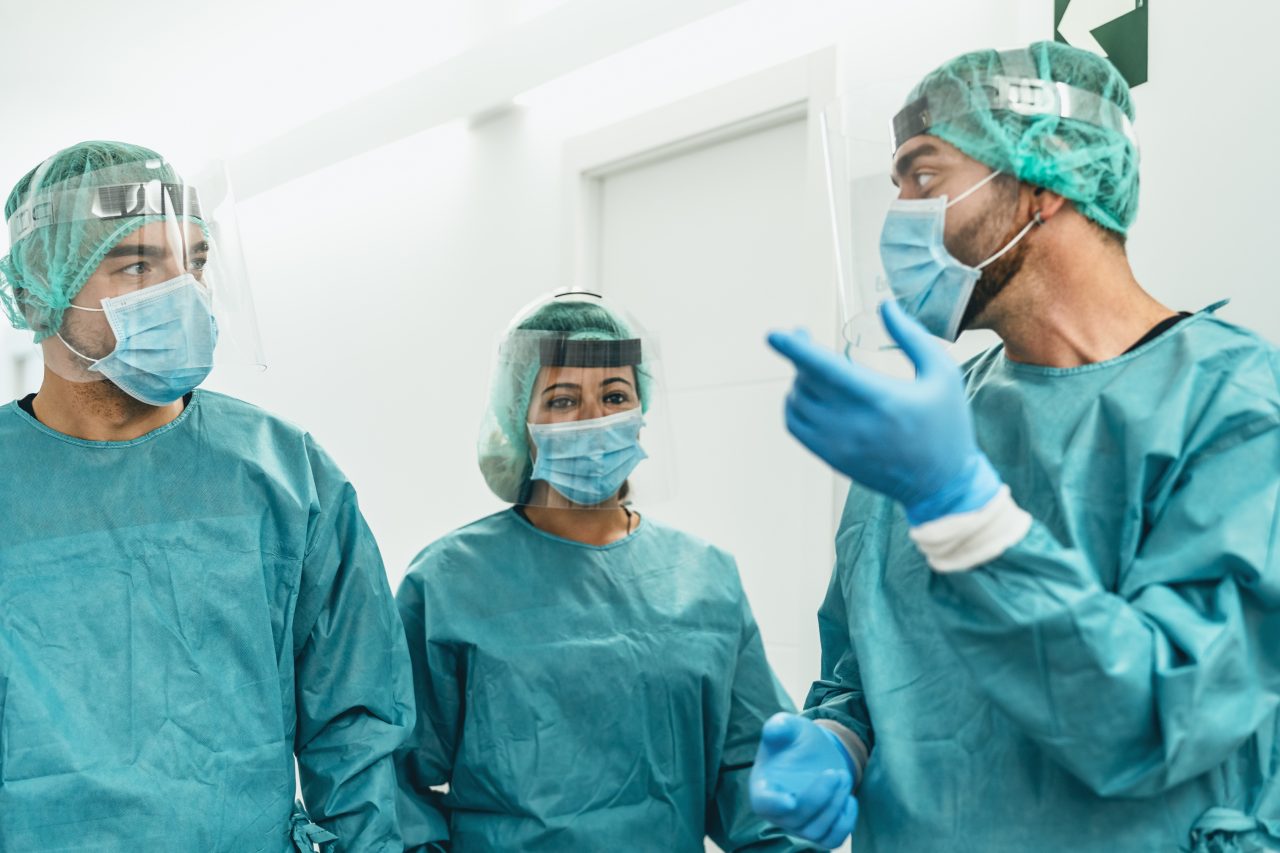 doctors-preparing-for-surgical-operation-in-hospit-2021-09-03-15-36-20-utc-1280x853.jpg